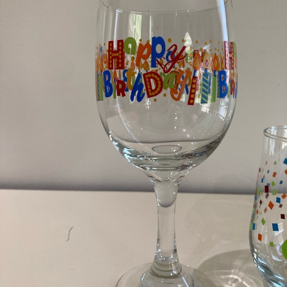 Happy Birthday 🎉🎁🎂 Wine Glasses NWT - Picture 2 of 4
